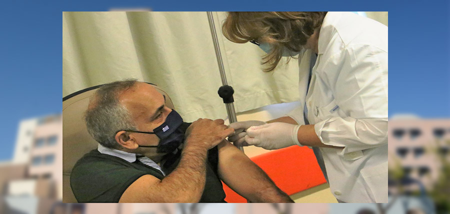 Έγιναν οι πρώτοι εμβολιασμοί covid-19 στο Πανεπιστημιακό Νοσοκομείο Λάρισας article cover image