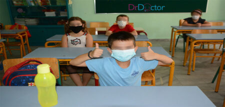 Ομοσπονδία Παιδιάτρων: Aναγκαία η επαναφορά της μάσκας στους κλειστούς χώρους cover image